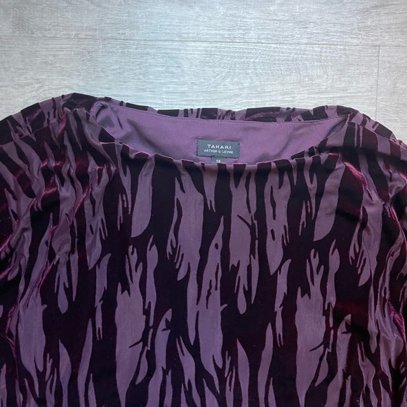 (NWT) Tahari Velvet Burnout Layered Brandy Red Burgundy Dress size 14 - Picture 4 of 9
